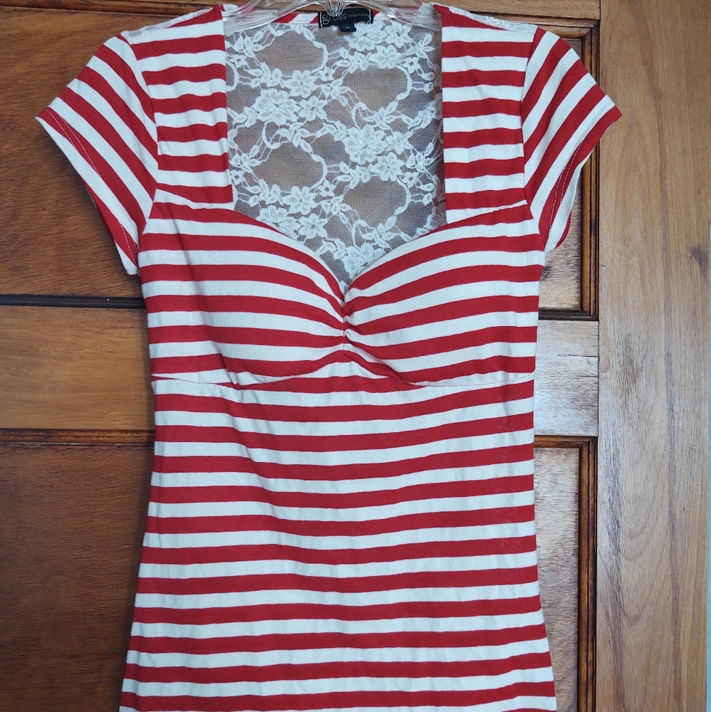 ♥️🤍Lace/Striped Top🤍♥️